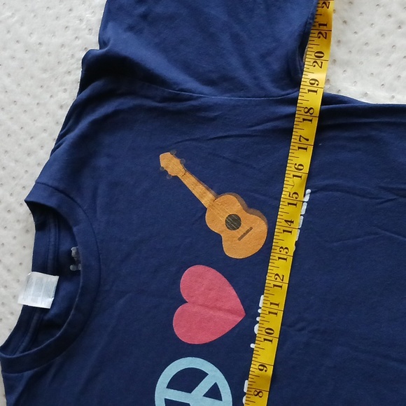 Vintage Hippie Tshirt peace love and Ukulele - Picture 4 of 13